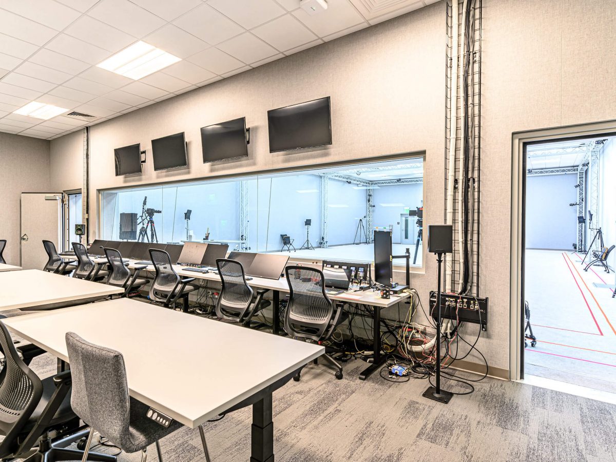05. Electronic Arts - Studio